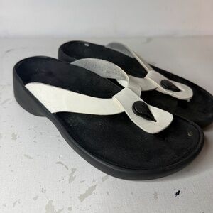 Birkenstock Women's Black Footbed White Strap Thong Sandals